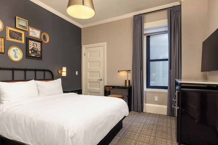 Room 25 of 60