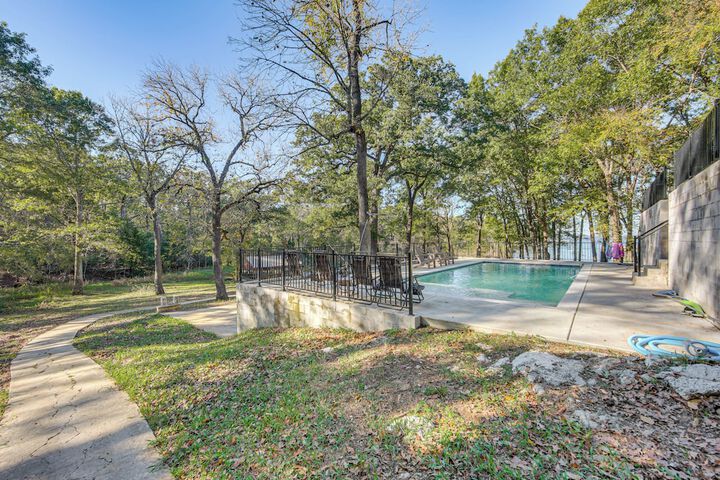 Game Room Trails! 30-acre Lakefront Streetman Gem