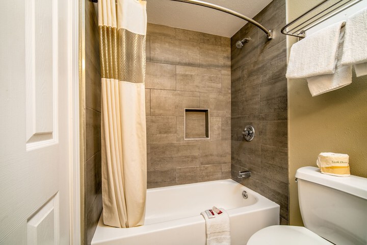 Room 18 of 25