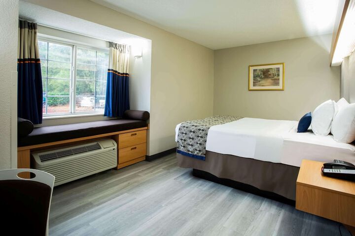 Room 7 of 28