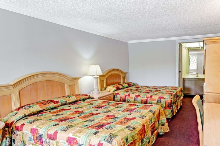 Room 8 of 18