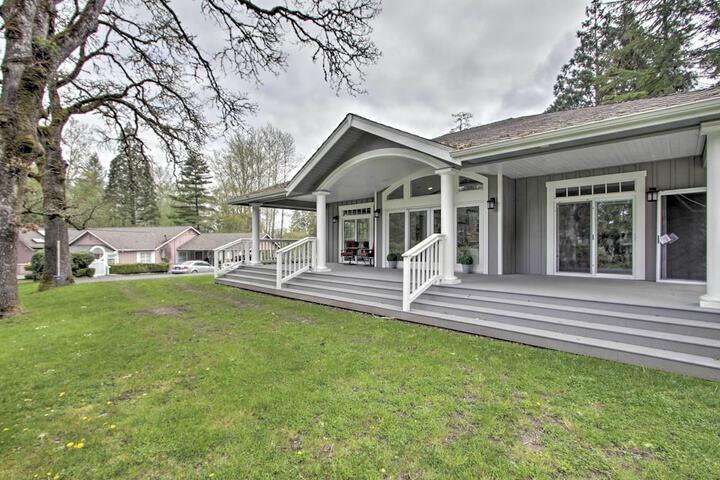 Contemporary Tacoma Cottage w / Deck & Pond!