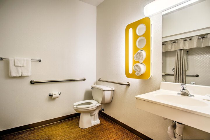 Room 16 of 28