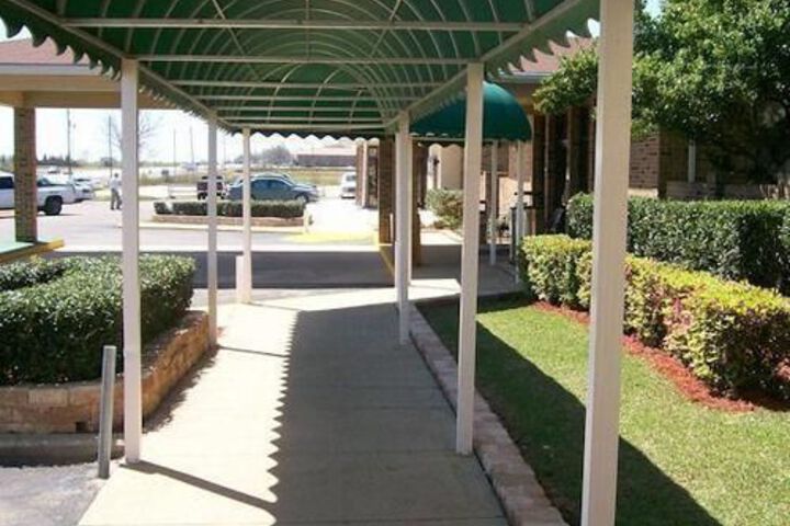 MUSKOGEE INN