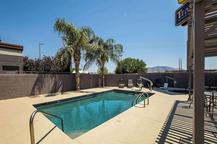 Pool 4 of 25