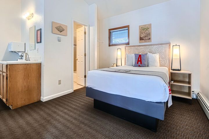 Room 34 of 137