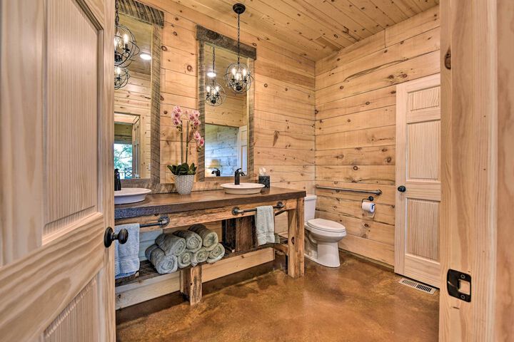 Spacious Pearl Lake Retreat w / Yard & Private Dock