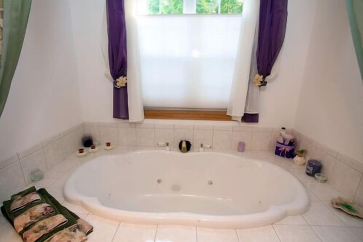 Hot Tub 40 of 52