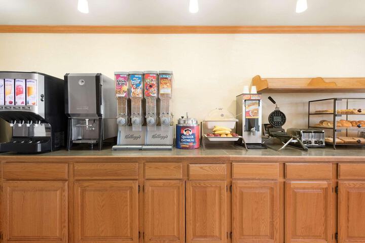 Breakfast/Coffee Service 25 of 35