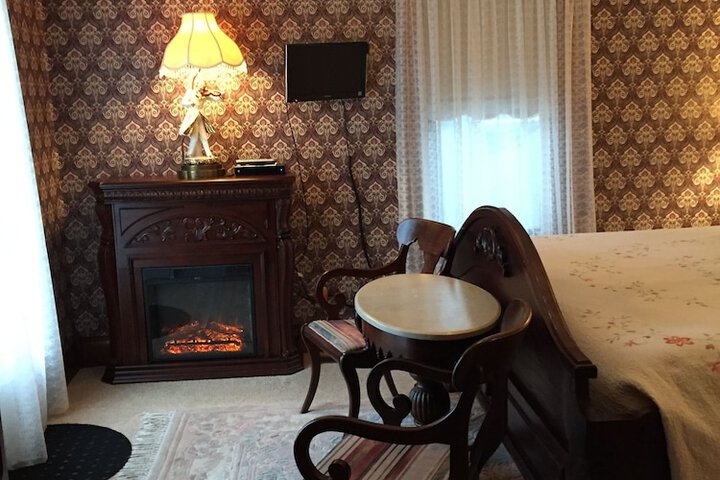 Room 6 of 56