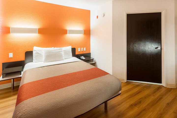 Room 35 of 46