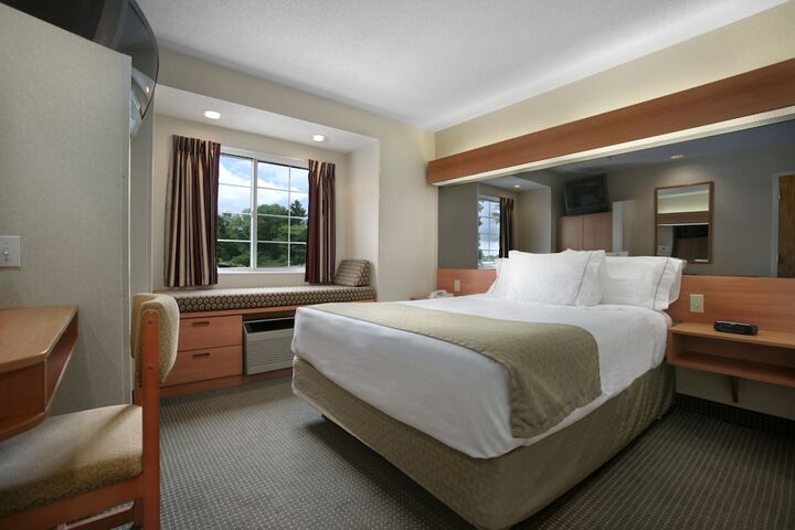 Room 10 of 24