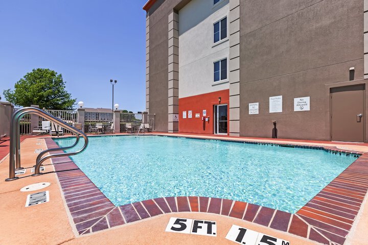 Pool 10 of 40
