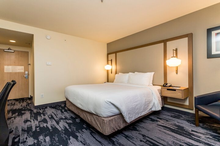 Room 33 of 48