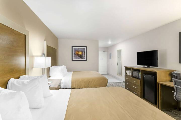 Quality Inn & Suites Carlsbad Caverns Area