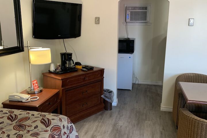 Room 6 of 45
