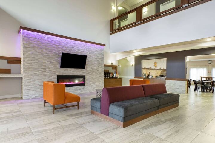 Hotel Interior 9 of 32