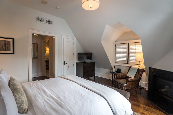 Room 27 of 42