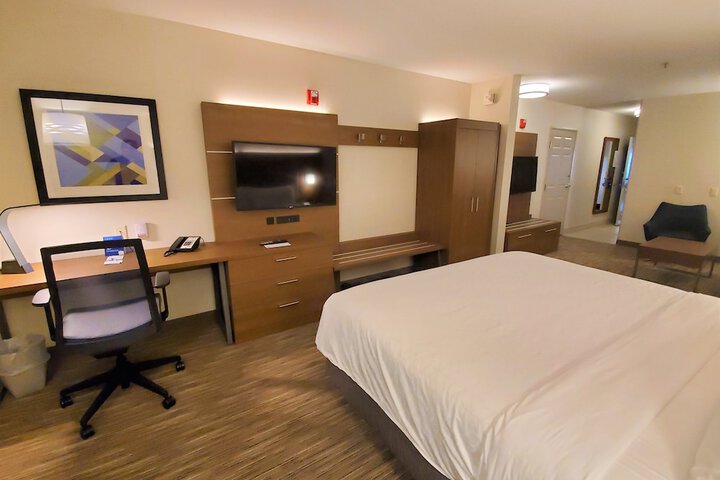 Holiday Inn Express & Suites Seattle North - Lynnwood by IHG