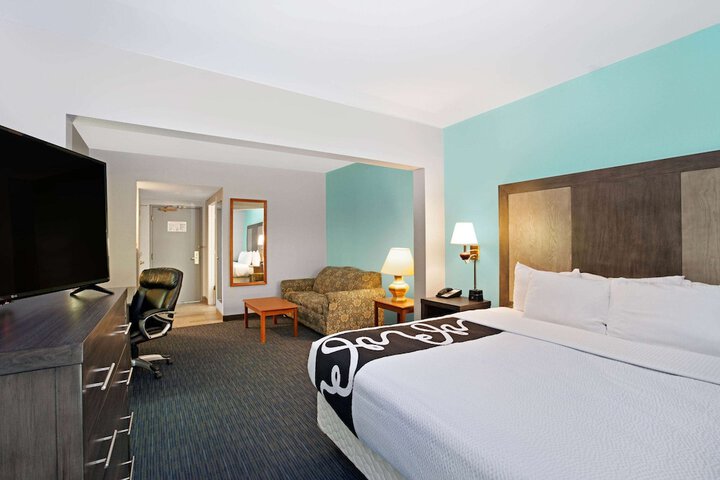 La Quinta Inn & Suites by Wyndham Omaha Airport Downtown