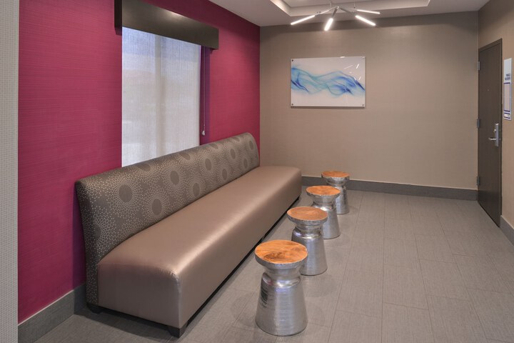 Holiday Inn Express & Suites Bryant - Benton Area by IHG