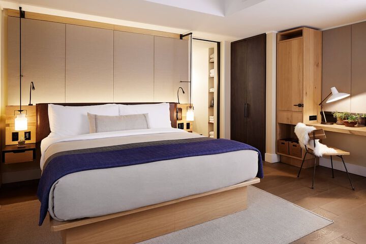 Room 52 of 77