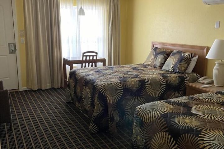 Lake Front Hotel