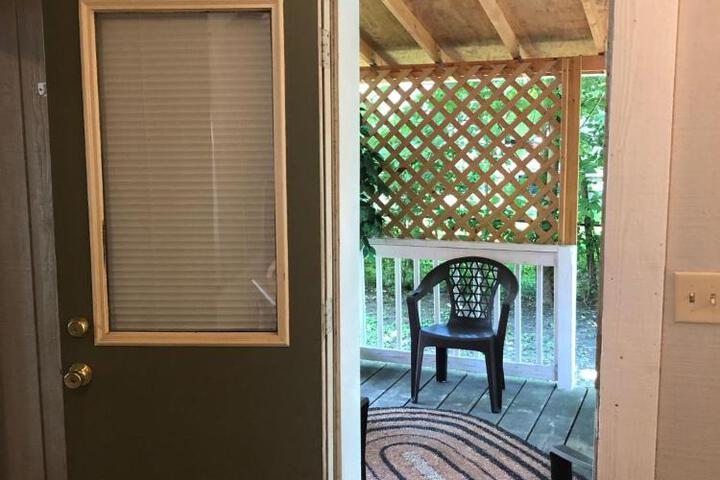 Downtown 2 Bedroom Cottage Sleeps 6, Walking Distance to Honeywell, Downtown Restaurants, Shopping