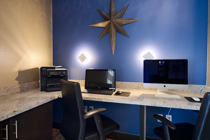 Business Center 31 of 31