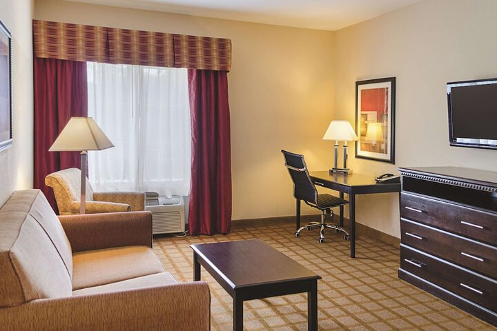 La Quinta Inn & Suites by Wyndham Mobile Satsuma / Saraland