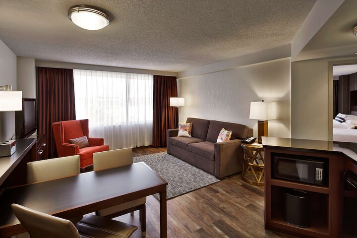 Room 32 of 62