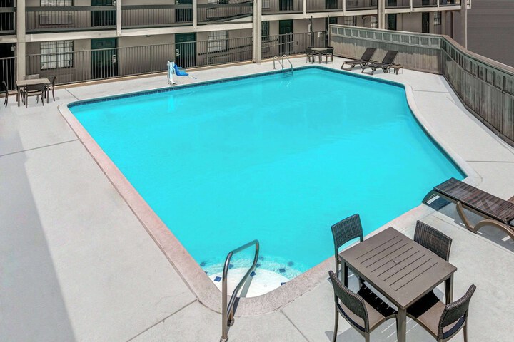 Pool 8 of 44
