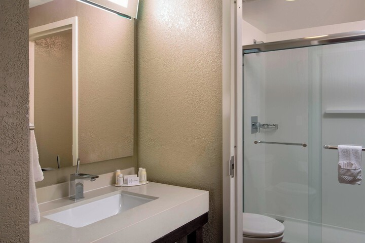 Room 10 of 20