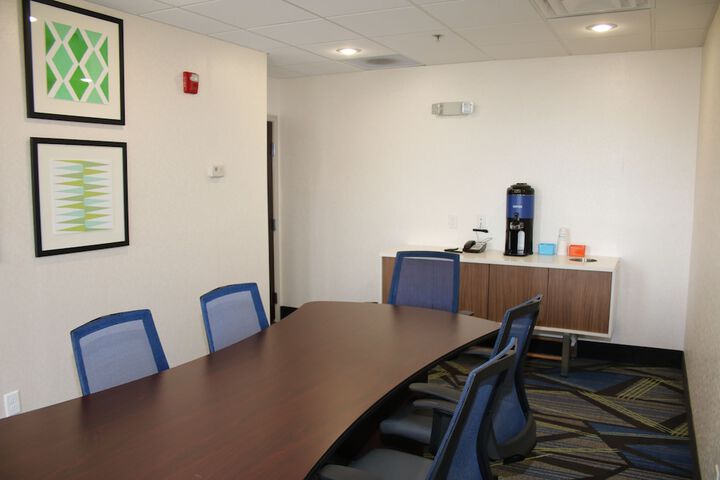 Holiday Inn Express & Suites Douglas by IHG