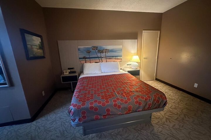 Room 22 of 28