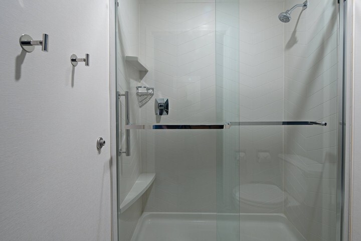 Room 13 of 20
