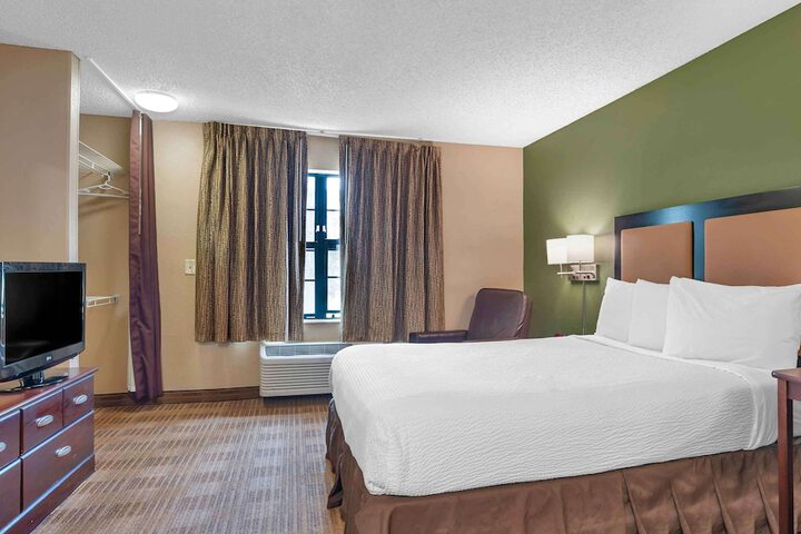 Room 17 of 27