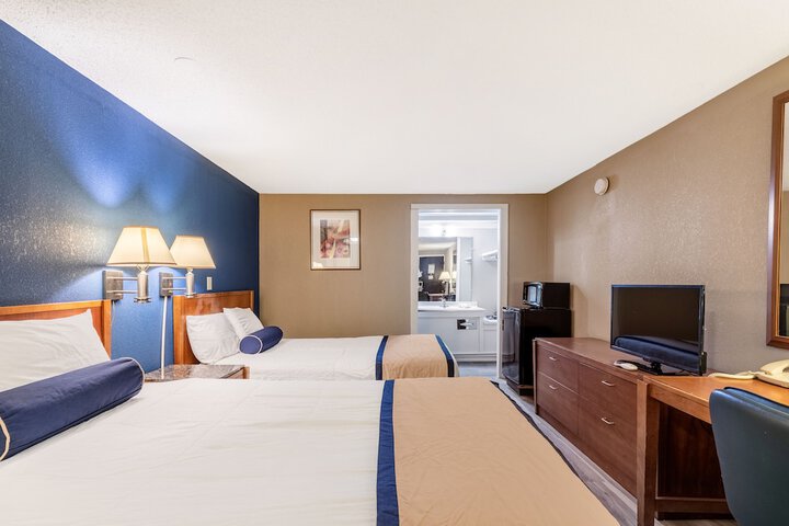Room 5 of 12