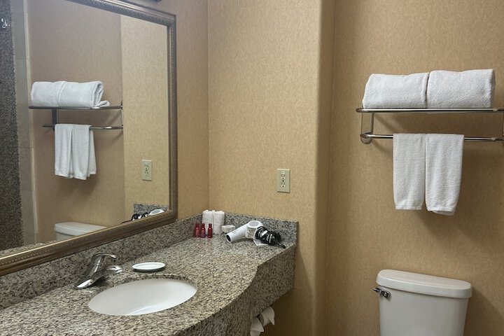Room 27 of 40