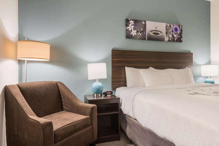 Room 10 of 28