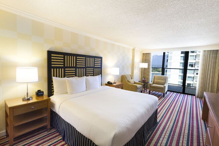 Pinnacle Hotel Harbourfront