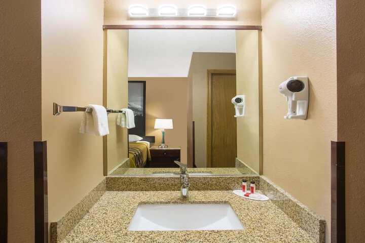 Super 8 by Wyndham Baker City