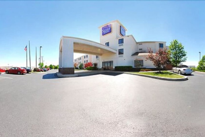 Suburban Studios Johnstown - Richland Town Center