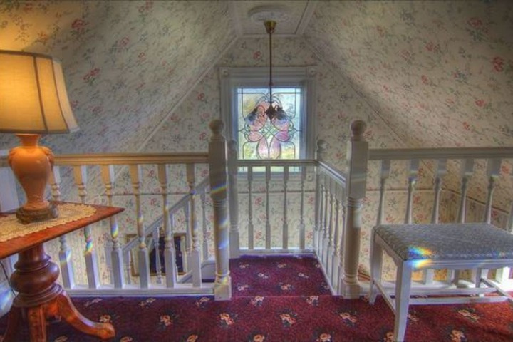 Gingerbread Mansion Inn