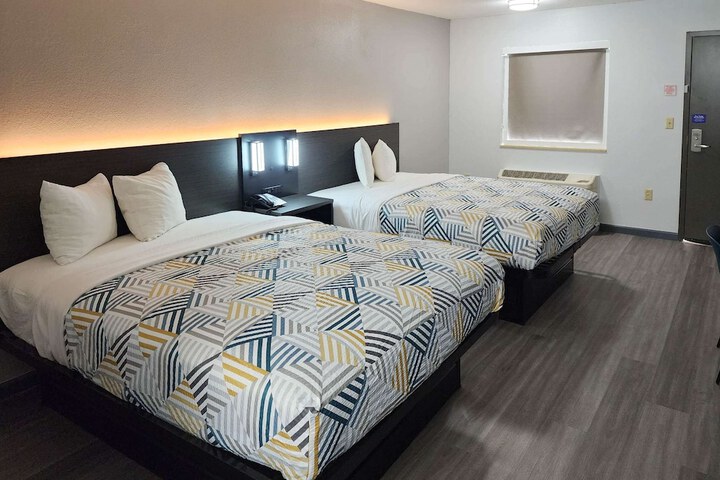 Room 4 of 25