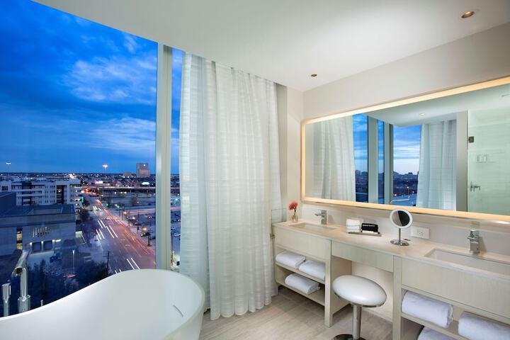 Room 20 of 142
