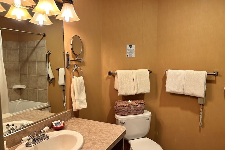 Room 221 of 260