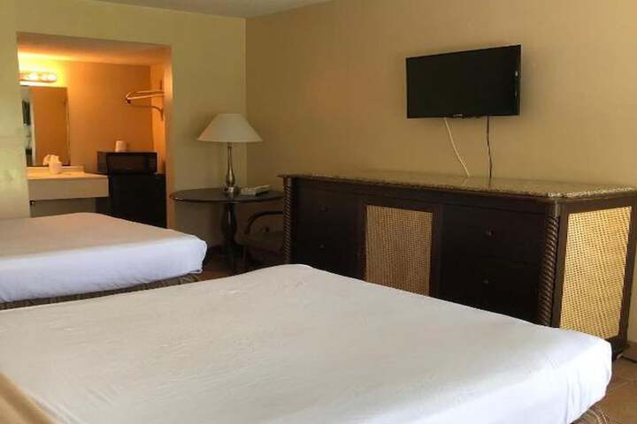 Room 10 of 27