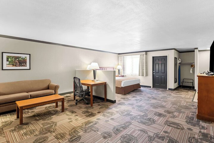 Room 12 of 29