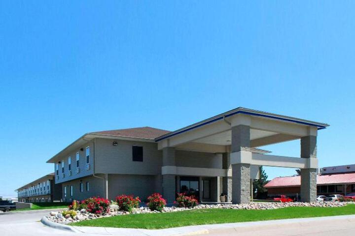 Rodeway Inn & Suites